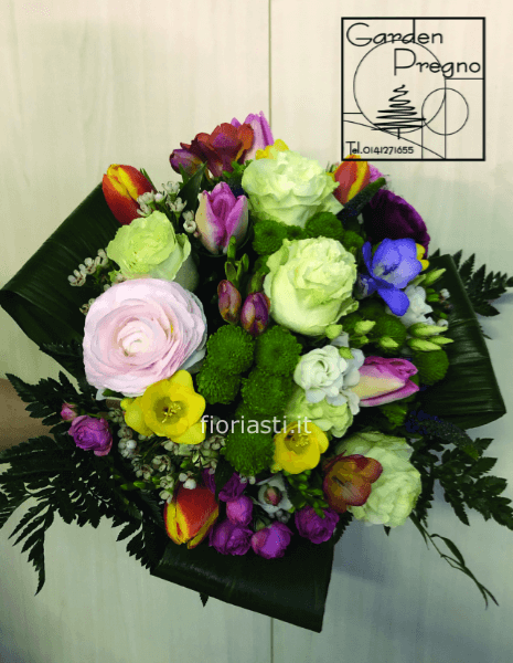 Bouquet  ricco con fiori assortiti